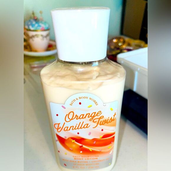 Bath & Body Works Orange Vanilla Twist Daily Nourishing Body Lotion retired - Picture 1 of 2